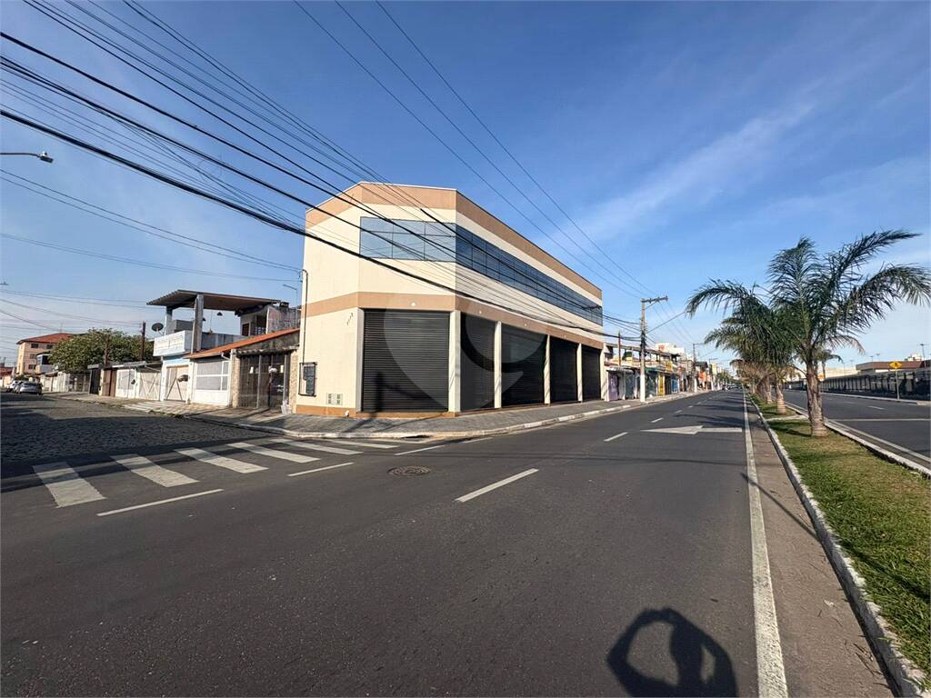 Sobrado à venda com 3 quartos, sendo 1 suíte, em Jardim Casa Branca, Suzano - SP