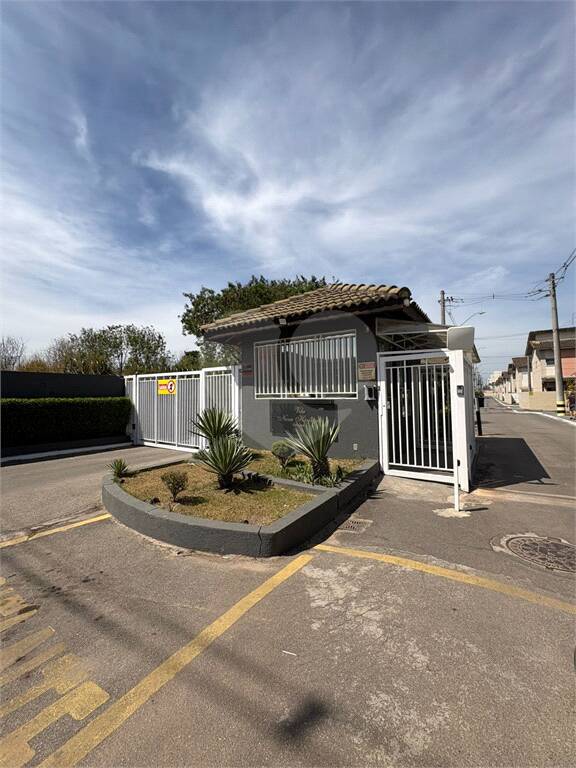 Casa para alugar com 3 quartos, sendo 1 suíte, no condomínio Vila Nova Horizonte, Suzano - SP