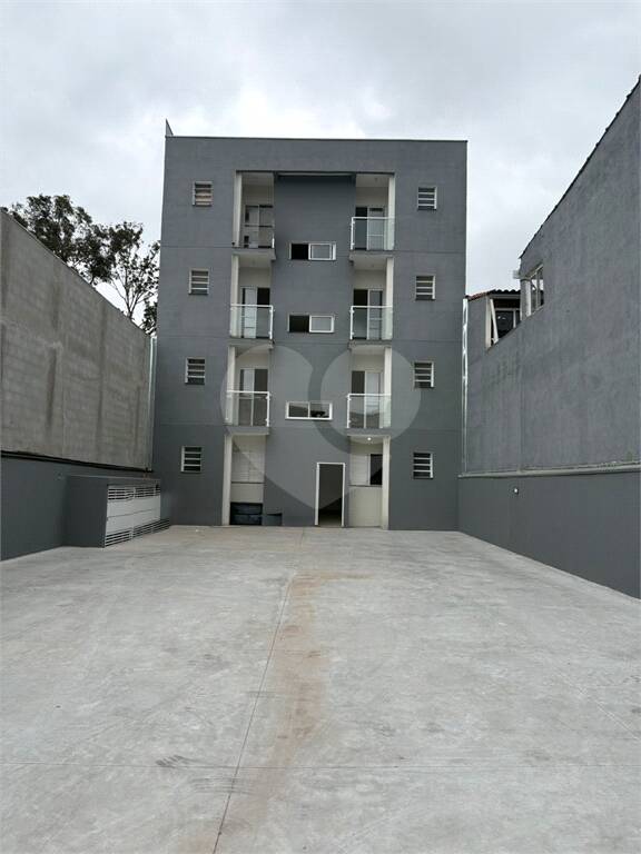 Casa à venda com 3 quartos, sendo 1 suíte, no condomínio Felipe Camarão, Poá - SP
