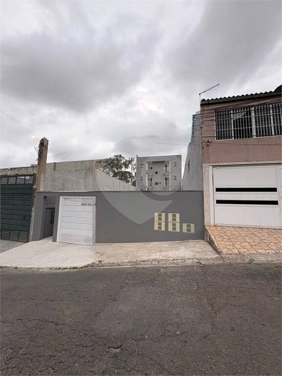 Casa à venda com 3 quartos, sendo 1 suíte, no condomínio Felipe Camarão, Poá - SP