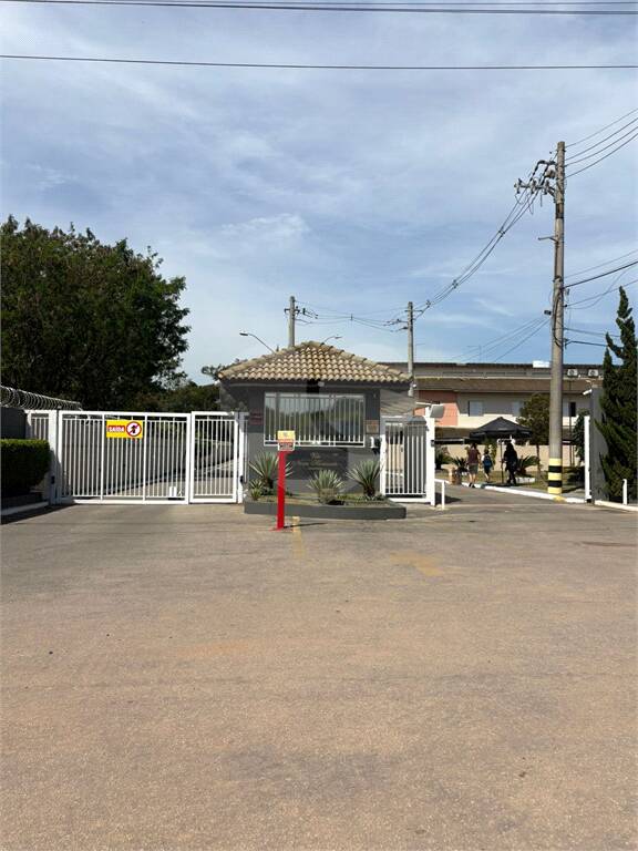 Casa à venda com 3 quartos, sendo 1 suíte, no condomínio Vila Nova Horizonte, Suzano - SP
