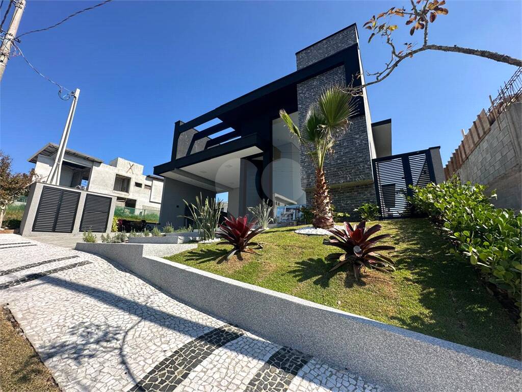 Casa à venda com 4 quartos, sendo 4 suítes, no condomínio Granja Anita, Mogi Das Cruzes - SP