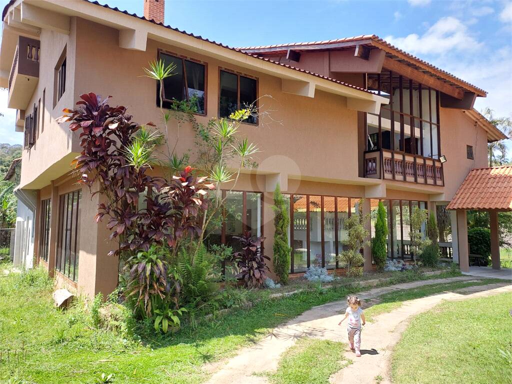 Chácara à venda com 8 quartos, sendo 7 suítes, em Jardim Chácara Méa, Suzano - SP