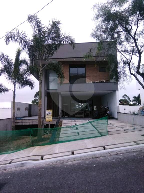 Casa à venda com 3 quartos, sendo 3 suítes, no condomínio Mosaico da Serra, Mogi Das Cruzes - SP