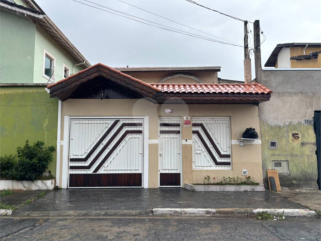 Sobrado à venda com 3 quartos, sendo 3 suítes, em Jardim Imperador, Suzano - SP