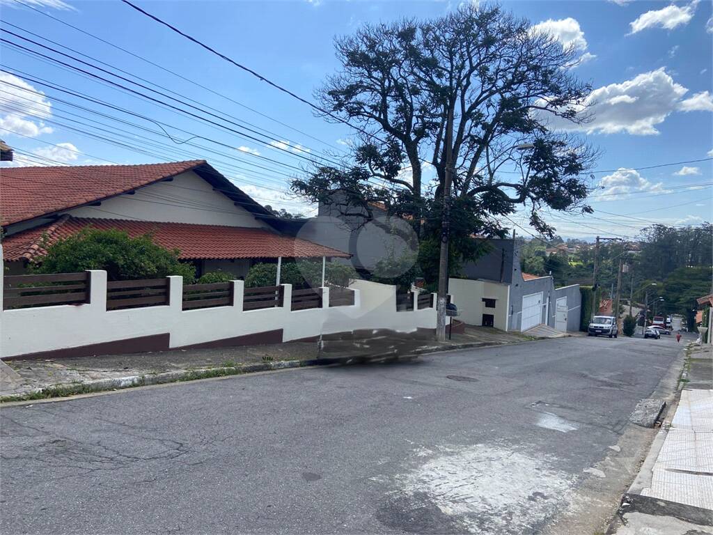 Casa à venda com 4 quartos, sendo 3 suítes, em Vila Áurea, Poá - SP
