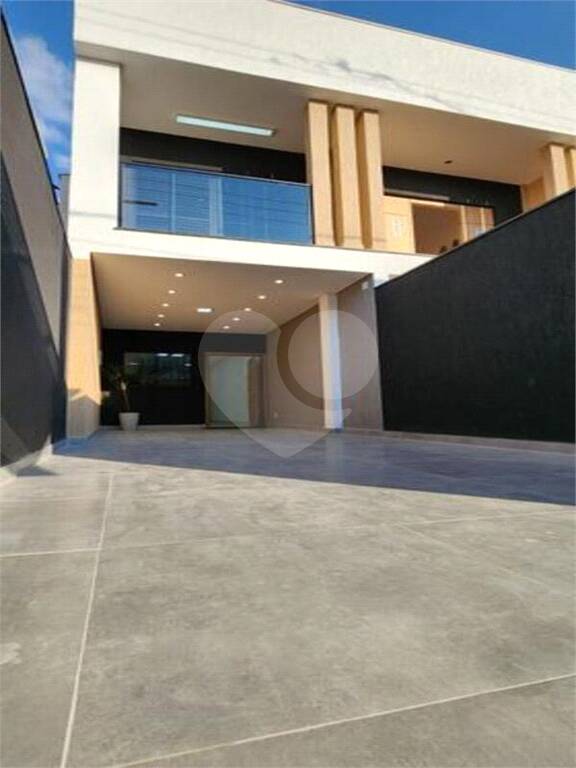 Casa à venda com 2 suítes, no condomínio Residencial Oliveira, São Paulo - SP