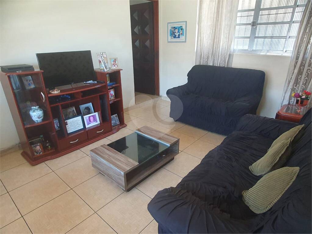 Casa Térrea à venda com 3 quartos, sendo 1 suíte, no Centro, Poá - SP
