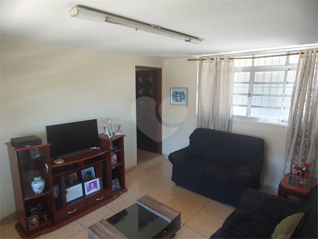 Casa Térrea à venda com 3 quartos, sendo 1 suíte, no Centro, Poá - SP