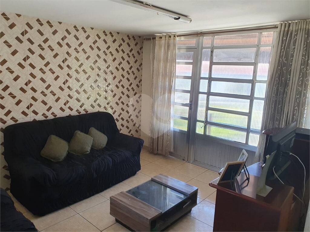 Casa Térrea à venda com 3 quartos, sendo 1 suíte, no Centro, Poá - SP