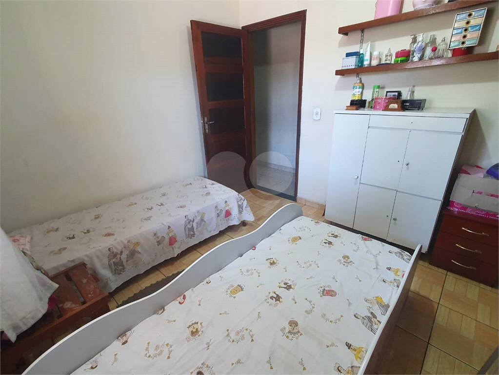 Casa Térrea à venda com 3 quartos, sendo 1 suíte, no Centro, Poá - SP