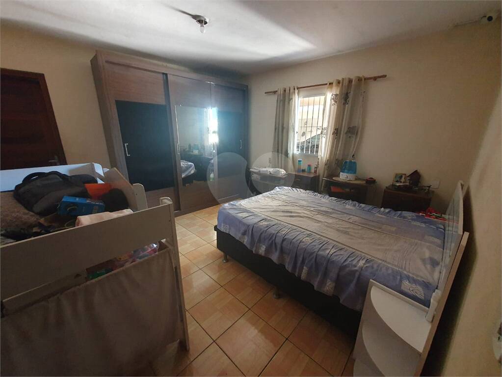 Casa Térrea à venda com 3 quartos, sendo 1 suíte, no Centro, Poá - SP