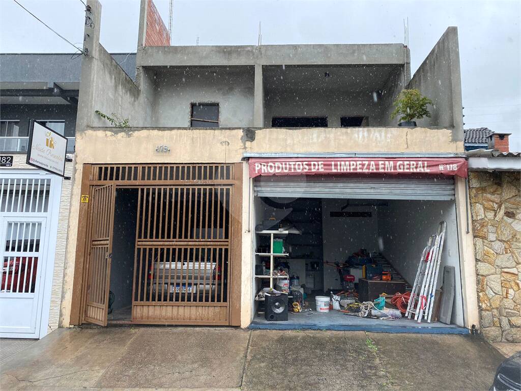 Sobrado à venda com 3 quartos, sendo 1 suíte, em Jardim Quaresmeira ii, Suzano - SP