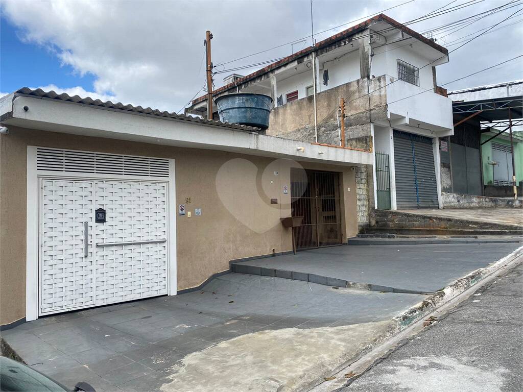 Casa à venda com 3 quartos em Jardim Santa Helena, Poá - SP