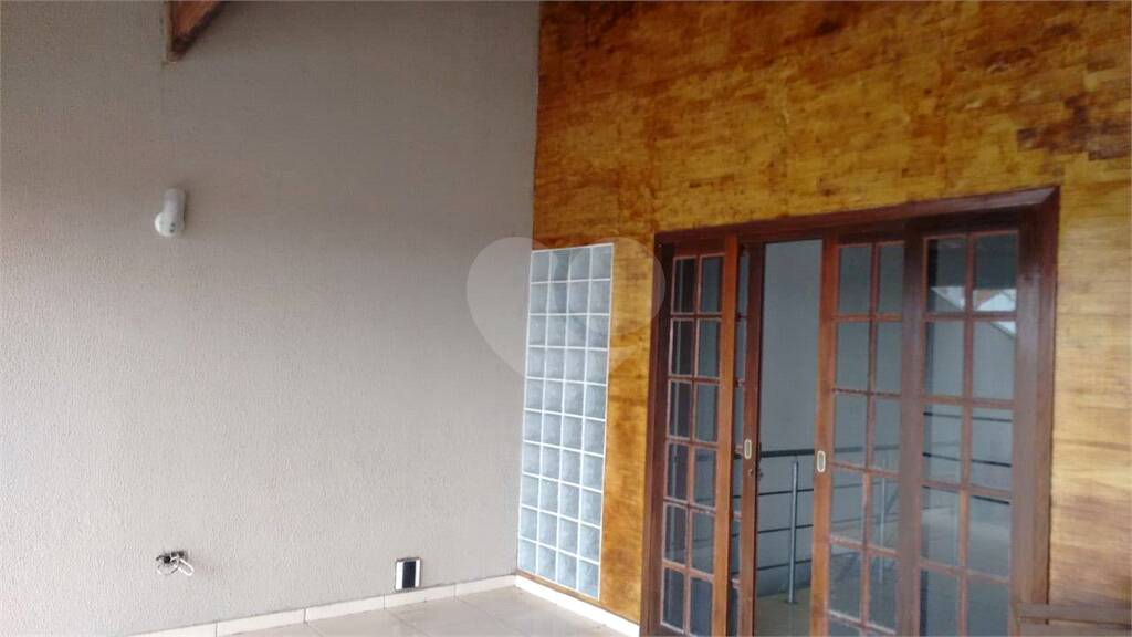 Sobrado à venda com 3 quartos, sendo 1 suíte, em Jardim Suzano, Suzano - SP