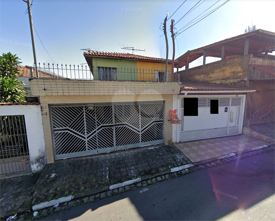 Sobrado à venda com 3 quartos no Centro, Poá - SP