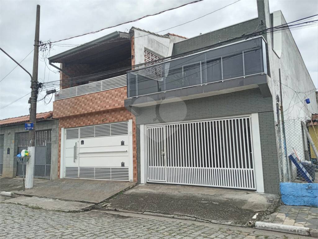 Sobrado à venda com 2 quartos, sendo 1 suíte, em Jardim Monte Cristo, Suzano - SP