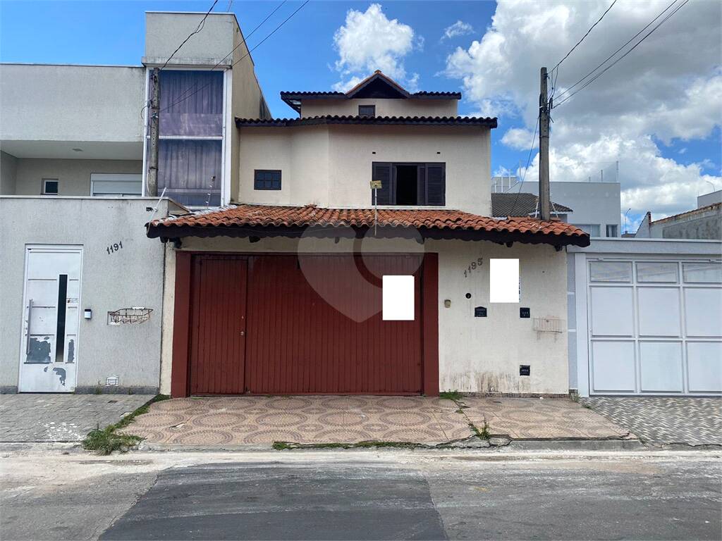 Sobrado à venda com 5 quartos, sendo 5 suítes, em Jardim Dos Ipês, Suzano - SP