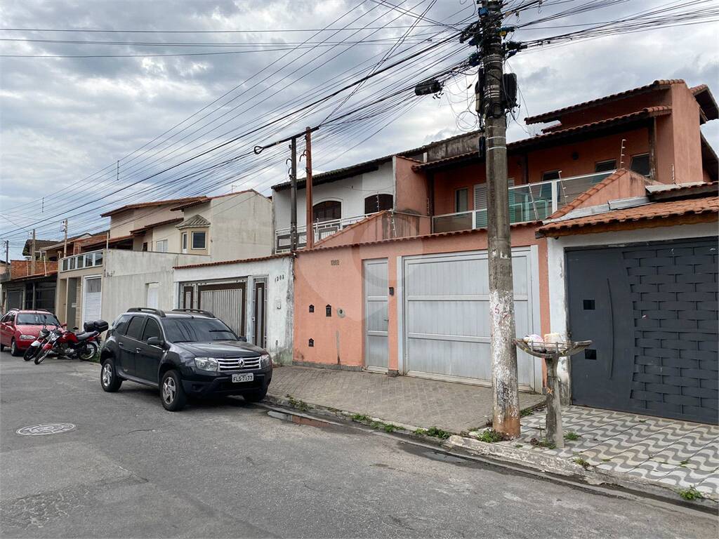 Sobrado à venda com 3 quartos, sendo 1 suíte, em Jardim Dos Ipês, Suzano - SP