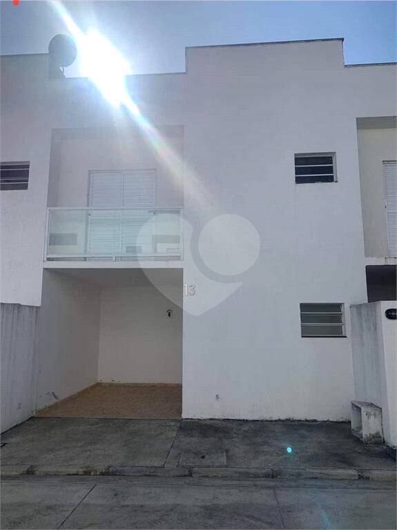 Casa à venda com 2 quartos, sendo 1 suíte, no condomínio Sem Nome, Suzano - SP