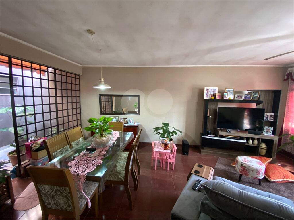 Casa à venda com 3 quartos, sendo 1 suíte, em Vila Correa, Ferraz de Vasconcelos - SP
