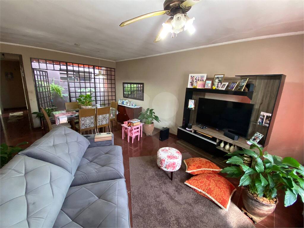 Casa à venda com 3 quartos, sendo 1 suíte, em Vila Correa, Ferraz de Vasconcelos - SP