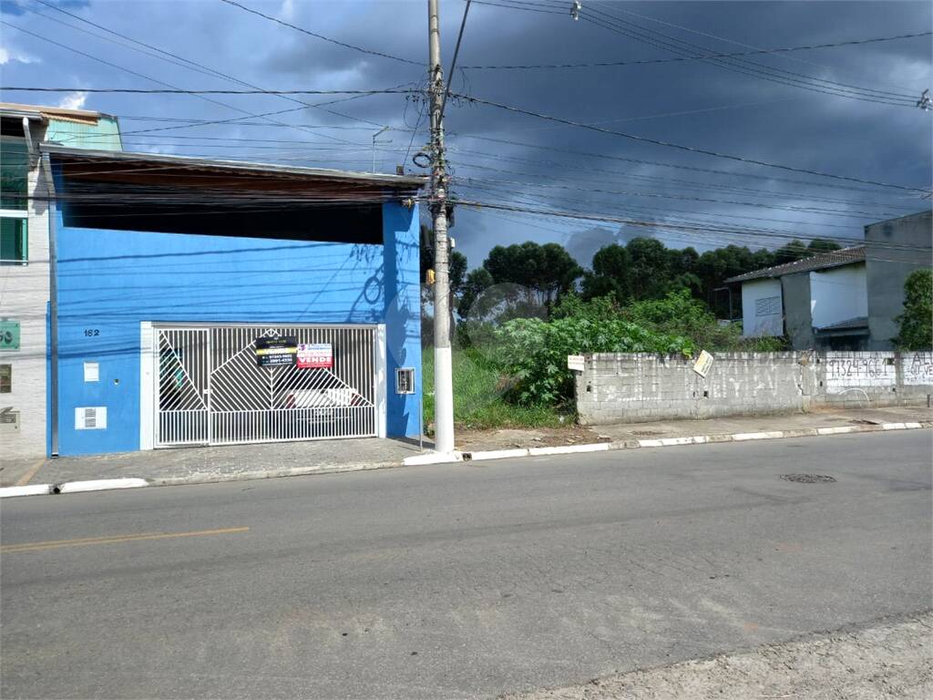 Sobrado à venda com 2 quartos, sendo 1 suíte, em Jardim Quaresmeira, Suzano - SP