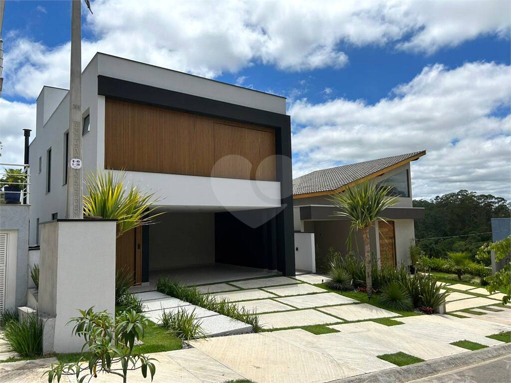 Sobrado à venda com 3 quartos, sendo 3 suítes, em Fazenda Rodeio, Mogi Das Cruzes - SP