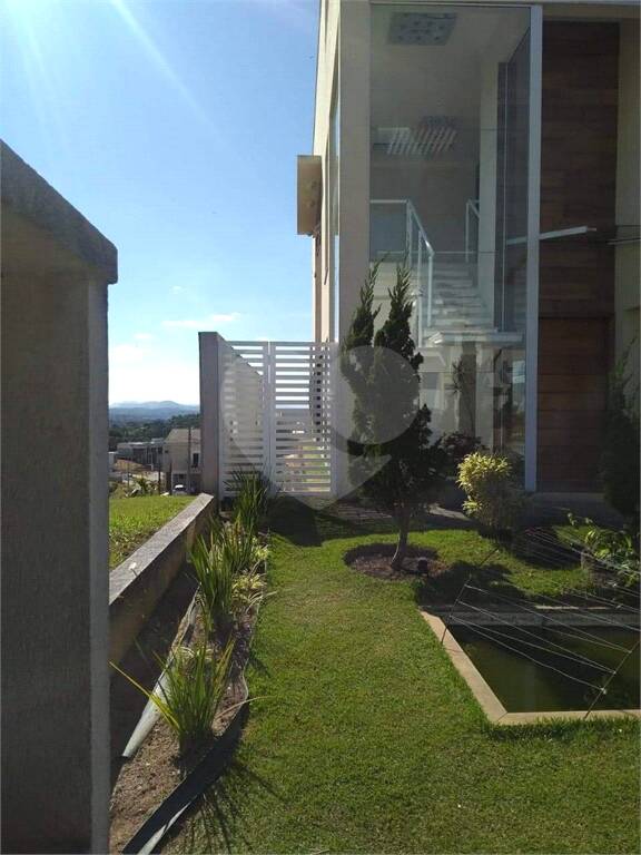 Casa à venda com 4 quartos, sendo 3 suítes, no condomínio Aruã Brisas II, Mogi Das Cruzes - SP