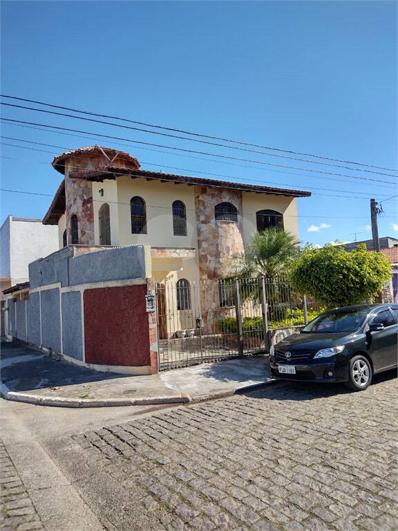 Sobrado à venda com 3 quartos, sendo 2 suítes, em Cidade Cruzeiro do Sul, Suzano - SP