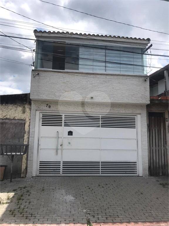 Sobrado à venda com 3 quartos, sendo 1 suíte, em Vila Varela, Poá - SP