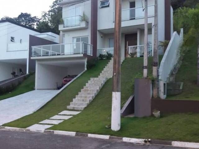 Sobrado para Venda em Arujá - 2