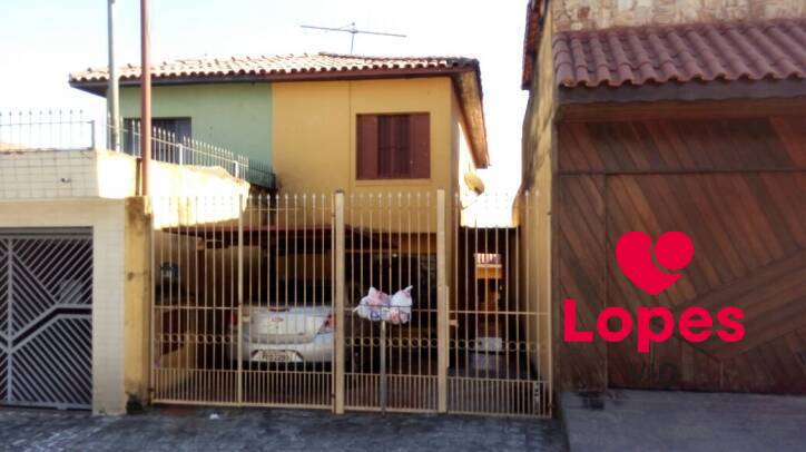 Sobrado residencial / centro