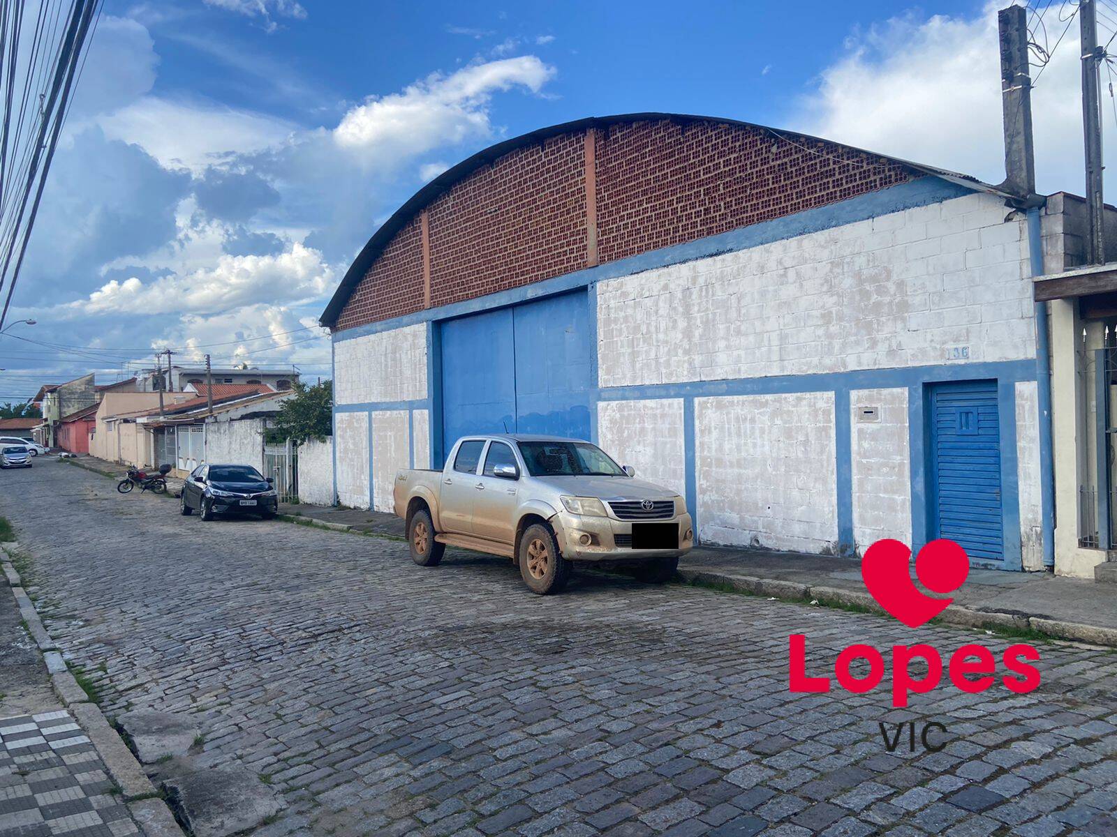 GALPÃO COM 900 M² - JACAREÍ / SP